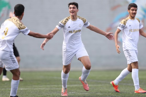 رهپویان ورزش داوین - طوفان سرخ هدف