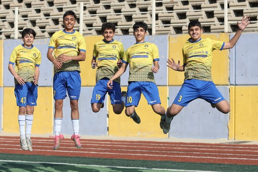 فوتوشات تیم فوتبال آرمان آفرینان