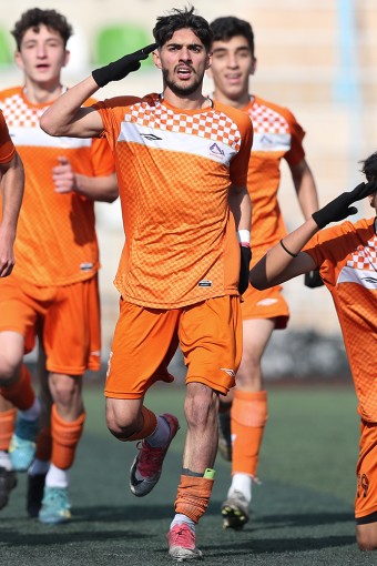 نارنجی پوشان کوهسار - مهدوی کیا